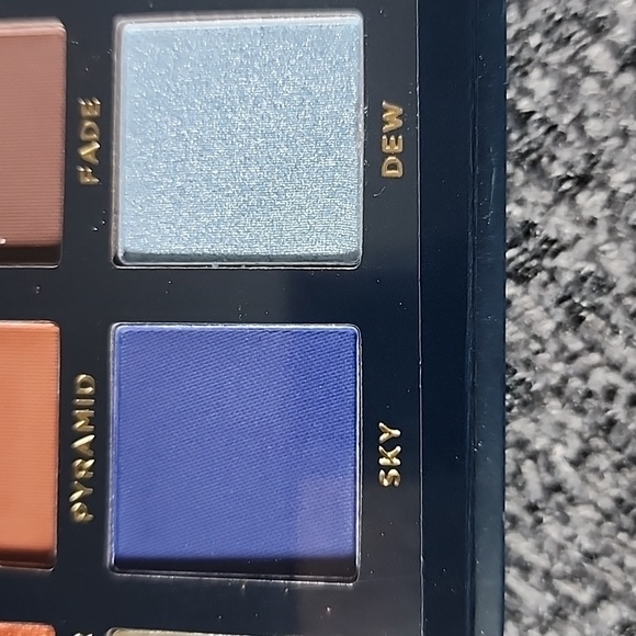 ACE Beautē Vintage Dawn Eyeshadow Palette - Picture 6 of 10